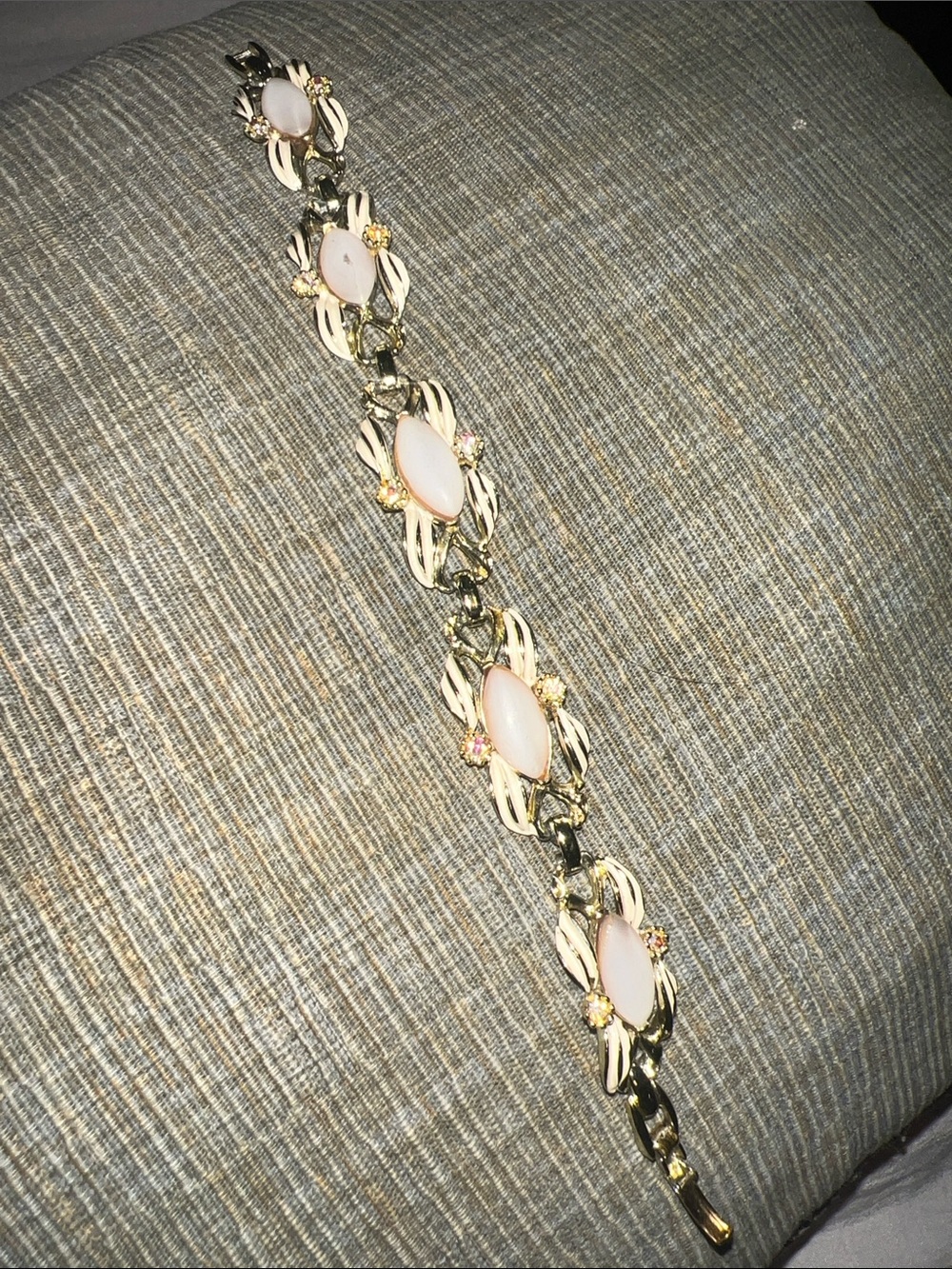 Sarah Coventry ‘My Fair Lady’ Elegant White Cabochon Gold-Tone Link Bracelet